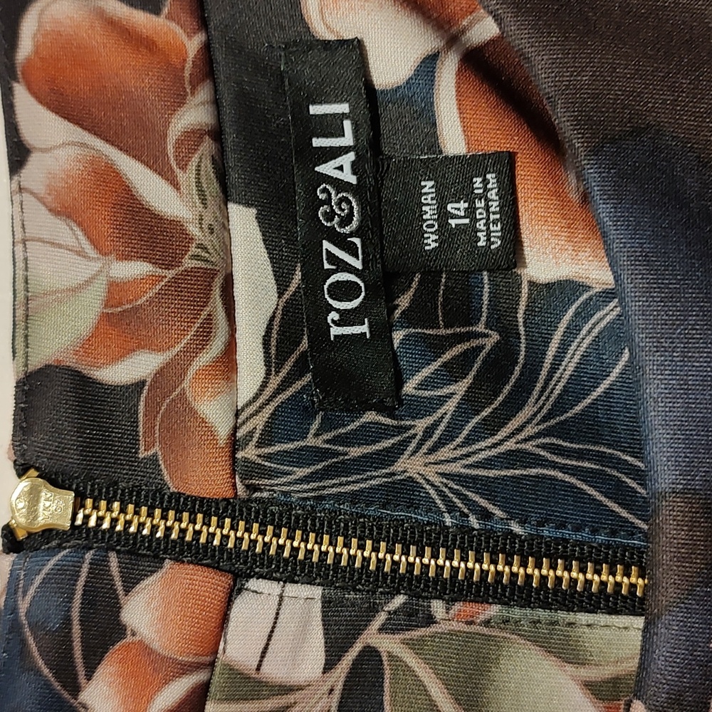 Dress - Picture 2 of 4